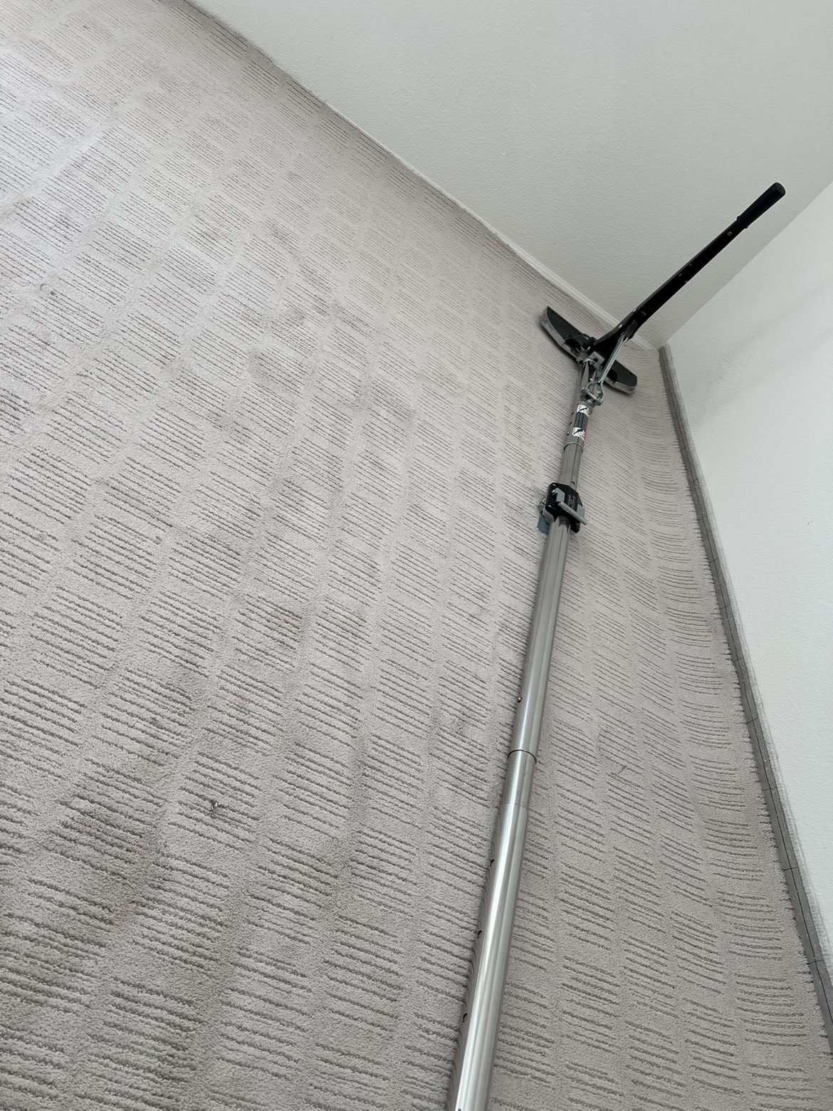 Power-Stretched carpet installation